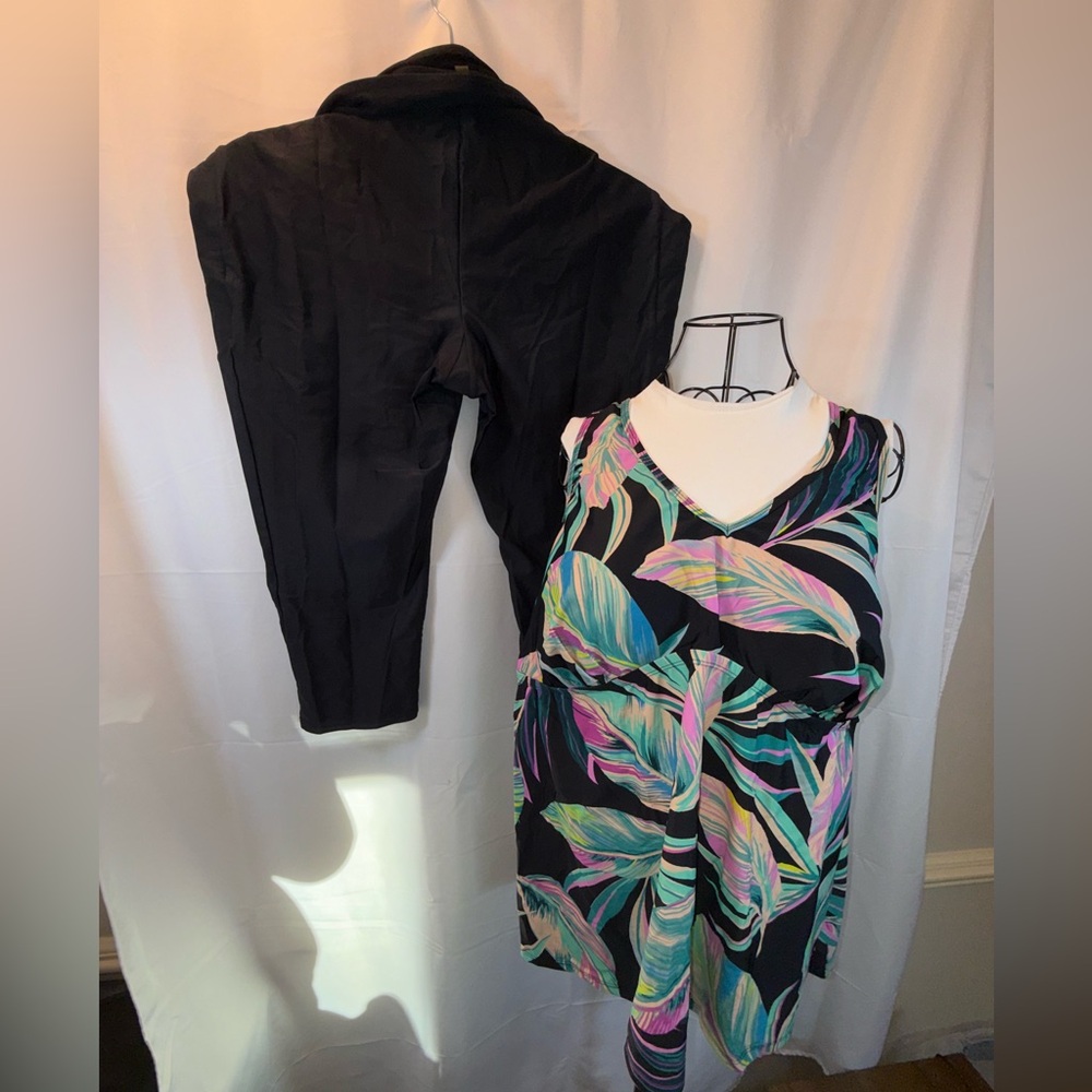Torrid Tankini with Swim Capri, 4x EUC, Tropical Print Tankini top, black Capri